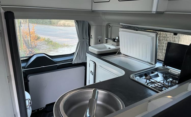 D'eropuit – Nieuwe campervan Ford Nugget Plus met hoogdak en toilet - 4 personen
