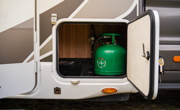 Luxe  4p camper – 4p Ford semi-integrated uit 2015