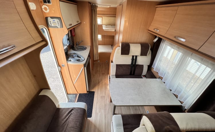 Flash – Chausson Flash 03 Motorhome - 6 birth