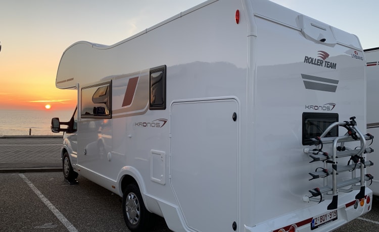 Julia – Gloednieuwe luxe camper, automaat, 6 zit-en 6 slaappl. zonder ombouw