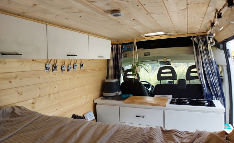 Nanea – bus de surf et d'aventure confortable et compact