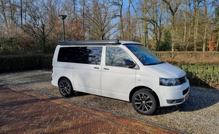 Betty – Customized VW Camperbus, ready to go vanuit Amersfoort!