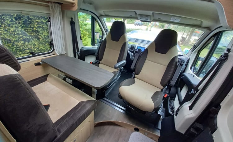 Road Camp – Neat "Feel Free" Pössl camper van from 2018