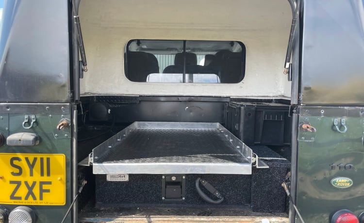 Adventure Defender – 3 berth Land Rover Defender 110