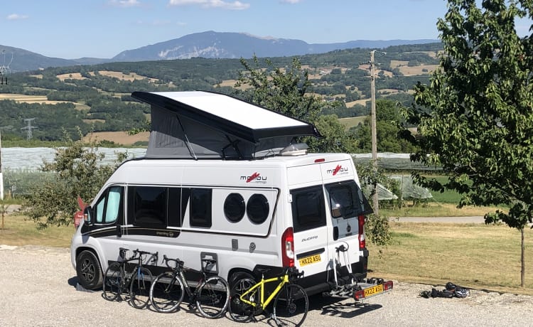 Außergewöhnlicher Pop-Top-Familiencampervan mit 4 Schlafplätzen von Malibu