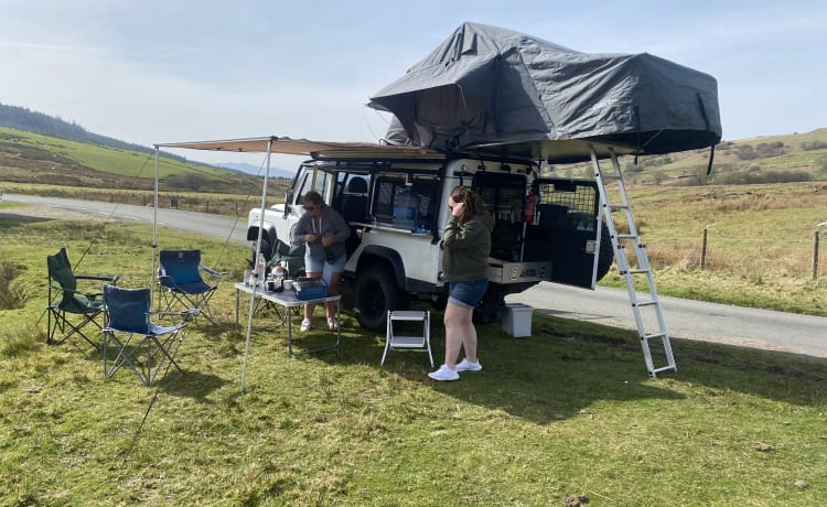 Doris – Land Rover Defender mit 2 Schlafplätzen