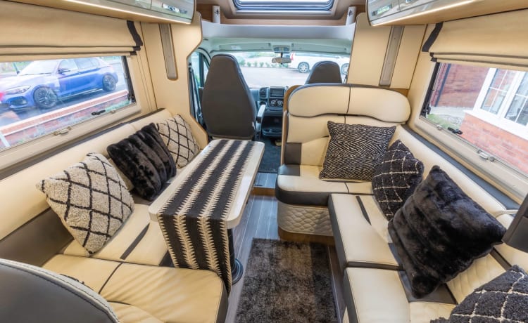 Motorhome di lusso VIP a 6 posti letto Roller Team