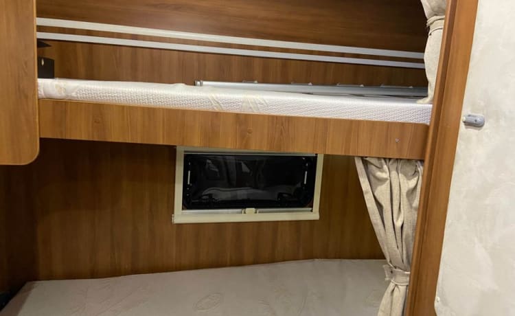 Sam's Coachbuilt motorhome – LUXE MOTORHOME huren in N.Ierland Prachtige 6/7 Berth Family Camper 2016