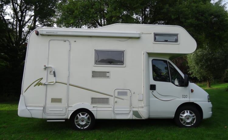 Come and enjoy our wonderful 2 (-3)-person Fiat Ducato alcove camper