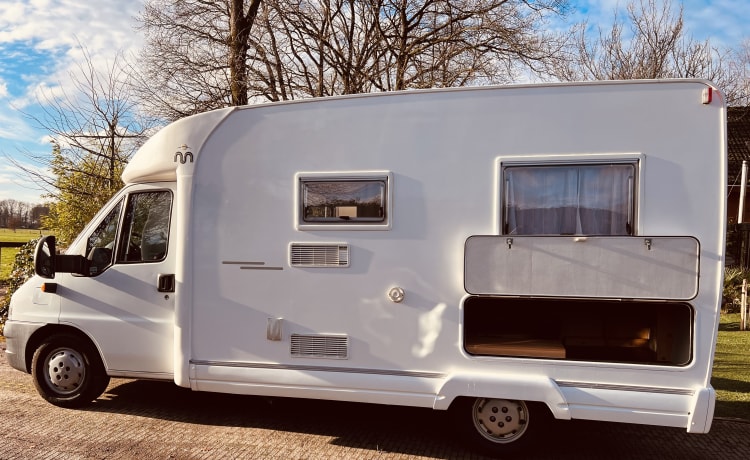 Milly – onze schattige Low budget 4 persoons camper met 3 slaapplekken 2006