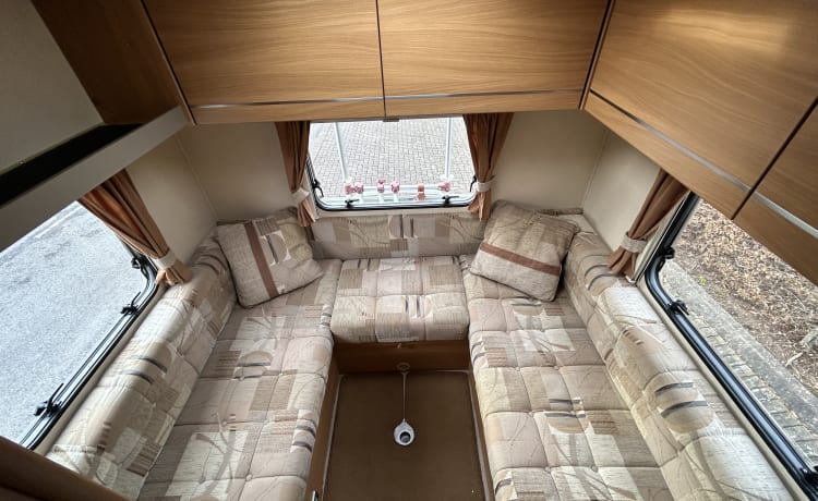 Jeffy – 6 posti letto Swift 686, Fiat Ducato - INCLUDE ASSICURAZIONE