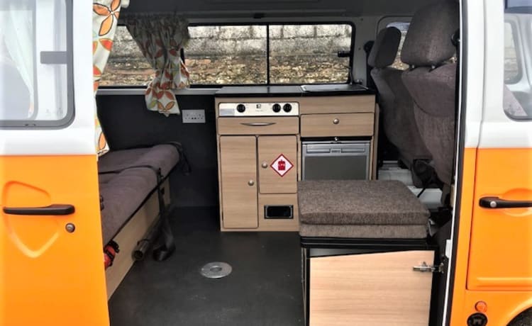 Terry – Terry - Retro VW T2 Bay Window Camper!