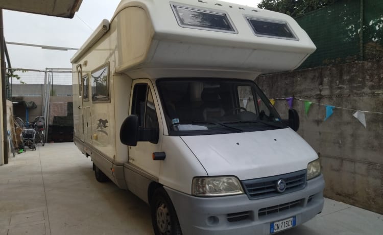 Rinus – Camper mansardato Laika Ecovip 2.1 Classic