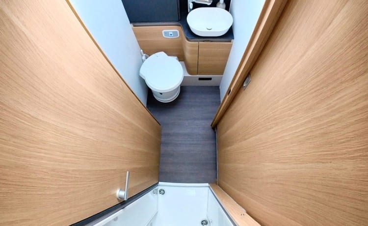 Coral suite on wheels – Luxury 2 person Adria Coral 650DL automatic transmission semi-integrated from 2022