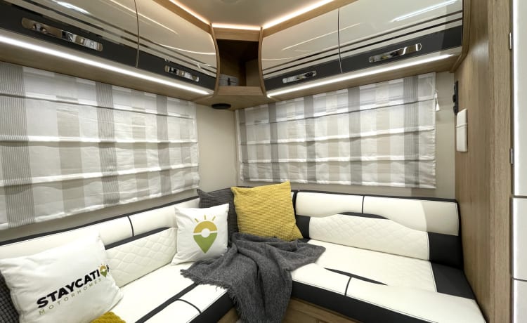 Astrid – Luxury 4-6 Berth Roller Team Auto-Roller 747 Manual - Entièrement assuré