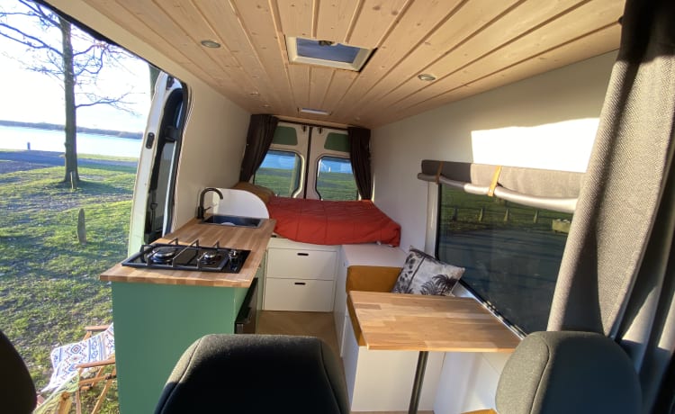 Off-Grid Bus Camper Volkswagen Crafter VW