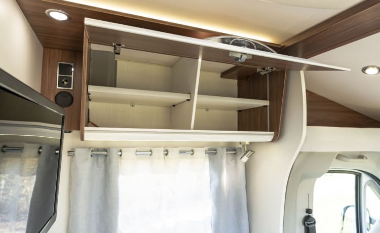 Pilote P650C – Zeer luxe en volledige uitgeruste 2-3 persoons camper.