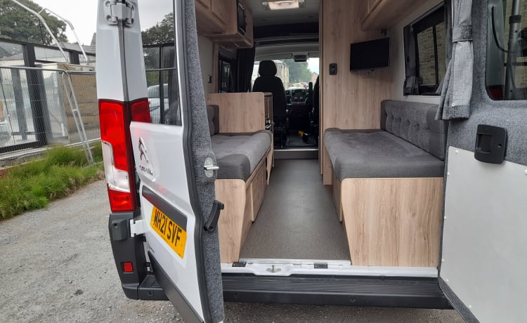 MH21 – 2 Berth Campervan/Motorhome - Fully equipped for your next Adventure