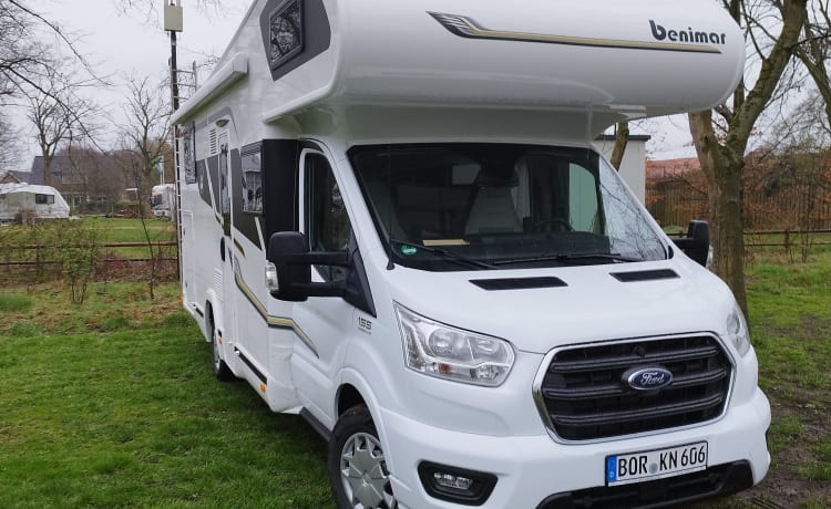 Rudi – Benimar Sport 363 ideal for families.