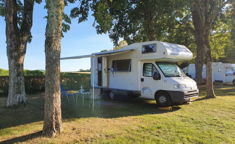 Bessie – Nice spacious alcove camper (winter tires)