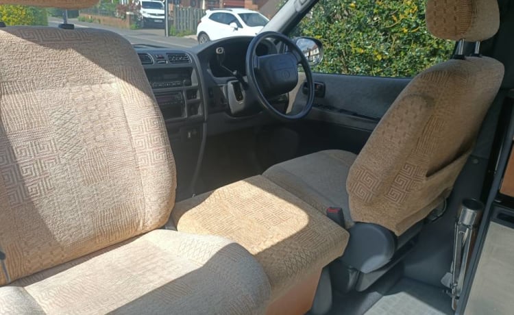 Dallas – 5 berth Toyota campervan from 1995