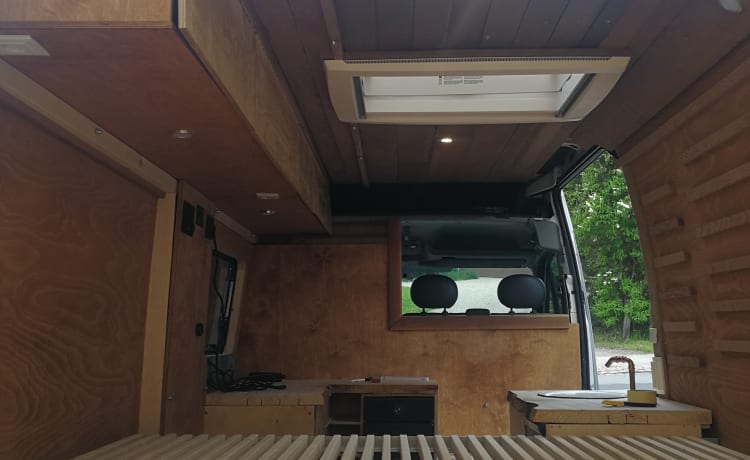 Lakshmi – Renault Master roofer undercover dream