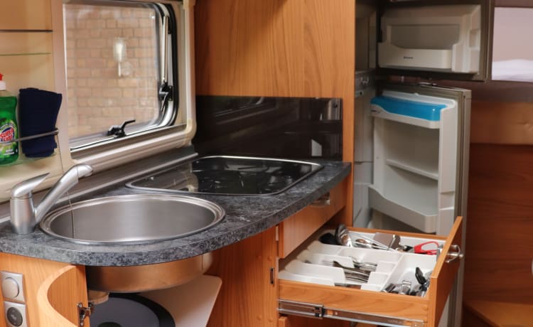 Camper con disposizione superiore