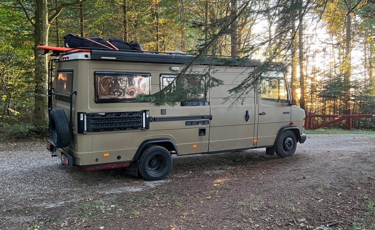 Shelly – Unieke Off Grid Mercedes 4x2 Expeditie Camper