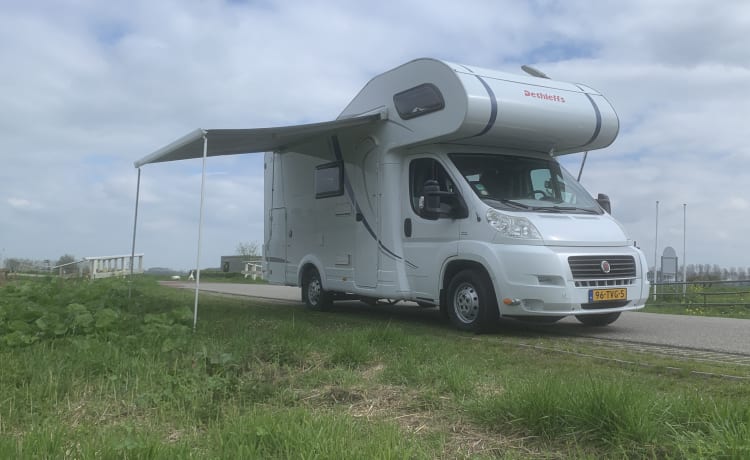 Dethleffs Advantage  – 4 persoons camper met stapelbed en airco uit 2011