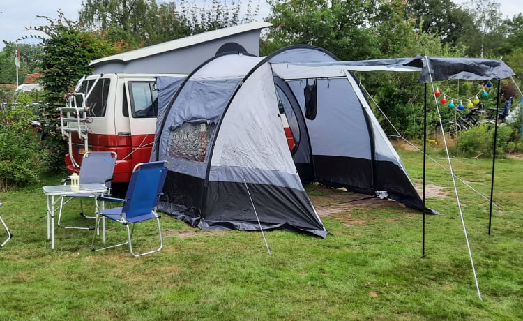 white house! Go on an unforgettable road trip with this T4 Westfalia!