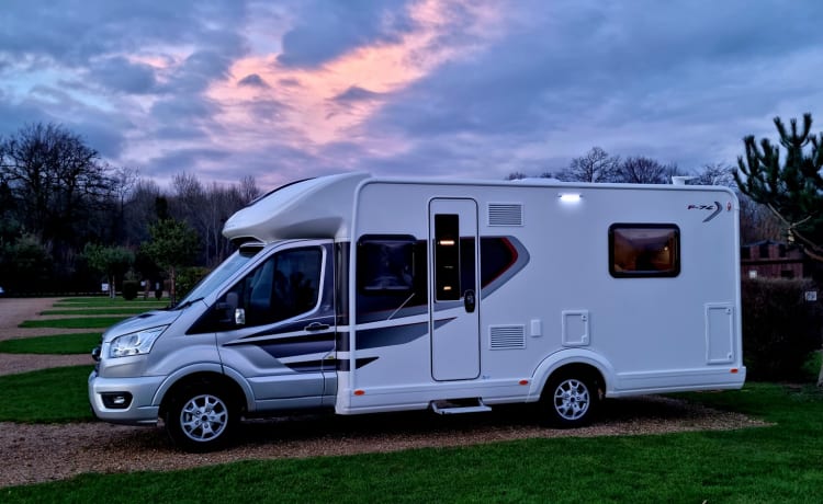 Autotrail F74 2023 – Luxe camper met 4 slaapplaatsen