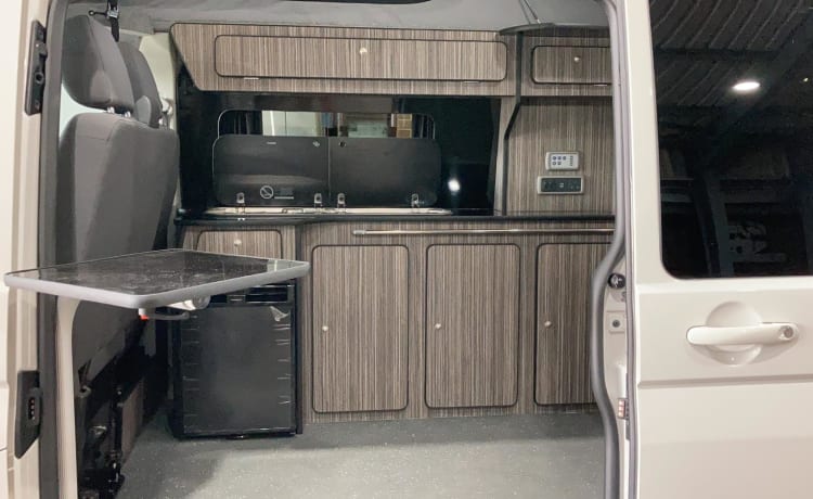 Dora – Lovely converted VW T5 Camper