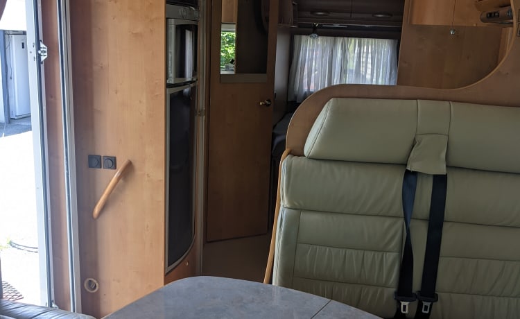 LudOrely – Integral 4-seater motorhome with automatic box