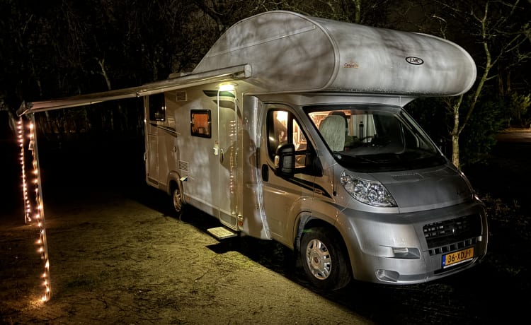 Camping-car Alcôve Familial LMC 6 personnes