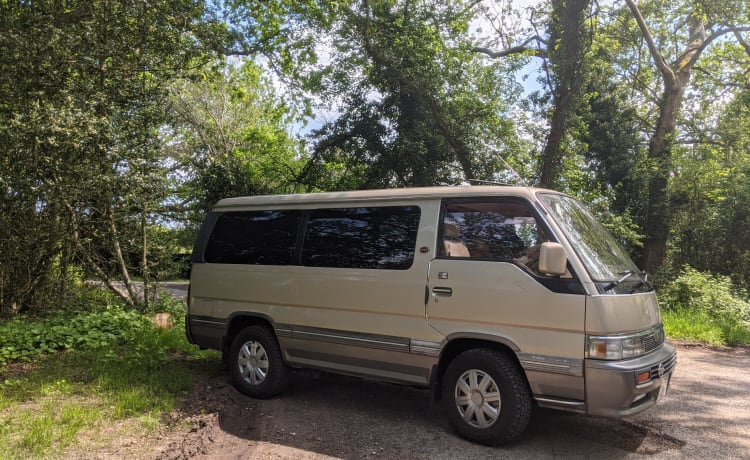 The Golden Ticket – *UNIQUE* Camping-car rétro moderne Nissan Homy pour la vie simple