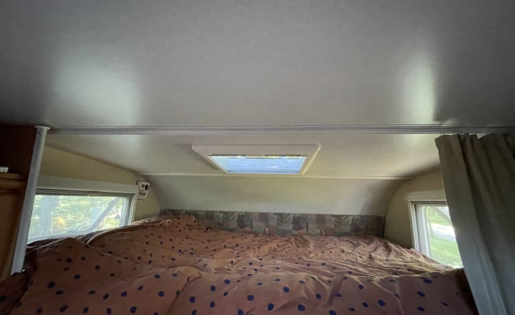 5p family camper with cot