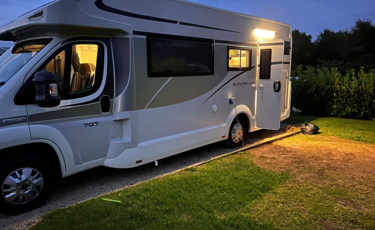 Minnie – 6 berth Roller Team semi-integrated from 2021