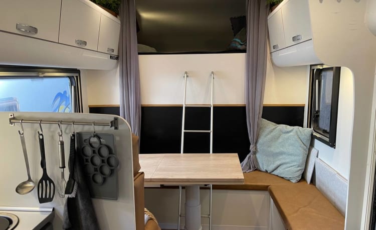 Zelf bouw – Spacious alcove mobile home