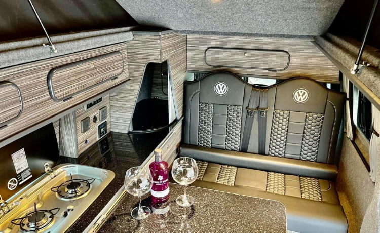 Angus – Luxury VW T6 Campervan Conversion