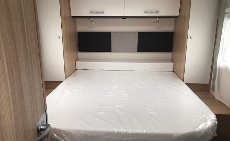 18 – Schöner 2-Personen-Camper mit einem schönen Queensize-Bett