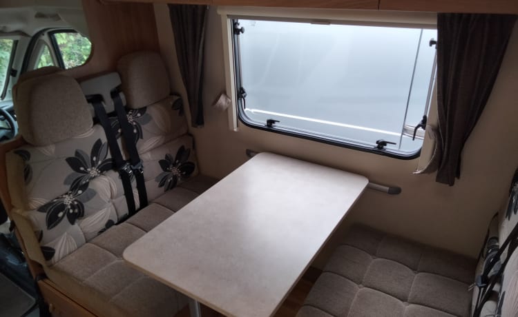 Taylor – 6 berth Swift Escape from 2013