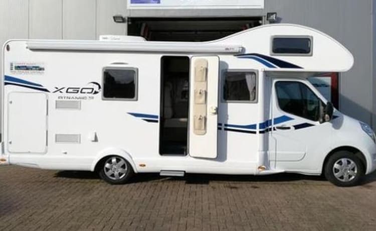 G-type – Camping-car familial luxe 4-6 p, km gratuit, 2 x climatisation, écran TV