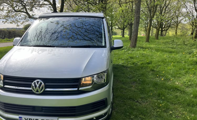 The XPLORER – 4 berth Volkswagen campervan from 2018