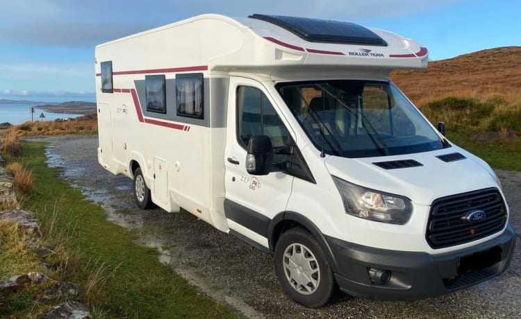 Daisy  – Luxuriöses Wohnmobil mit 4 Schlafplätzen, Kingsize-Bett, Doppeletagenbett