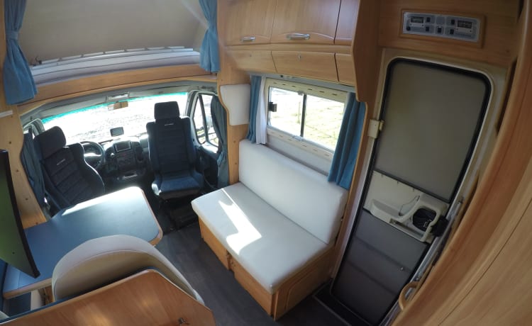 5 person Adria Mobil alcove camper > (electric) bicycles in garage