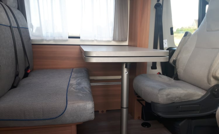 Camper moderno con molti extra