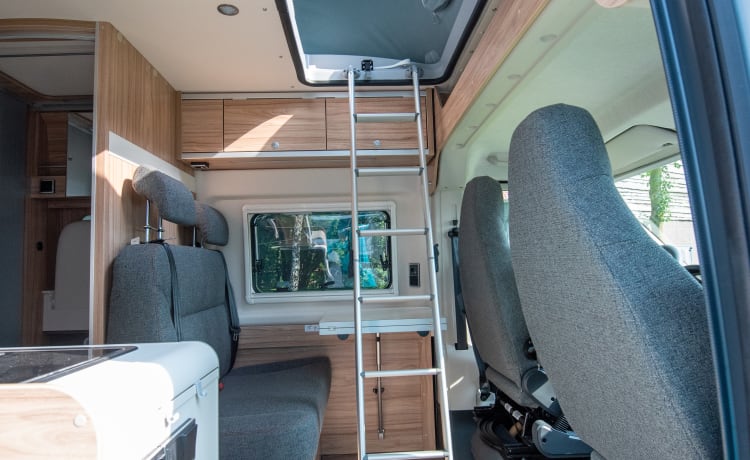 Hymer Ayers Rock 2022 with sleeping roof for 2 or 4 people