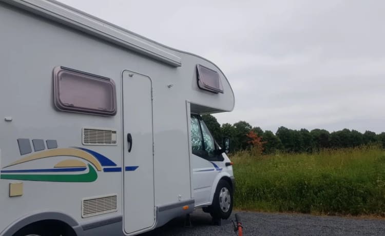  Chausson Flash 03 – Comodo camper familiare con letti a castello