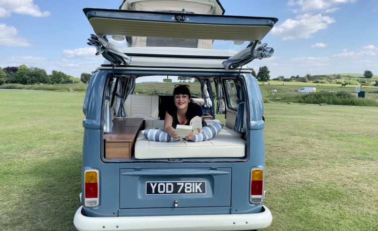 Bernard – Bellissimi camper del 1972 VW Early Bay a noleggio dallo Yorkshire