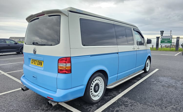 Tracey – 4 berth Volkswagen campervan 2007